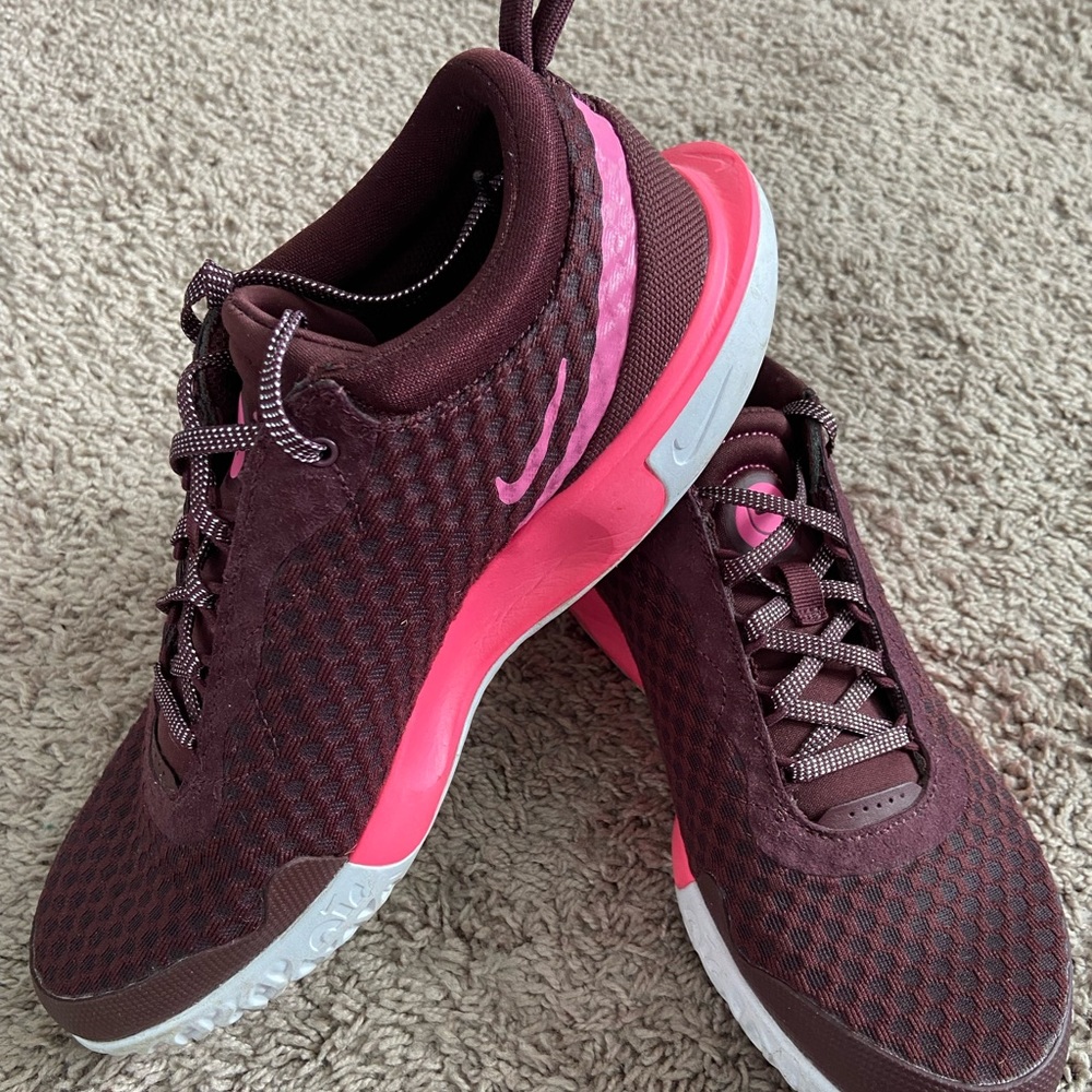 Nike tennis shoes
